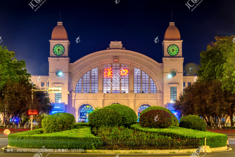 中国湖北武汉汉口火车站夜景