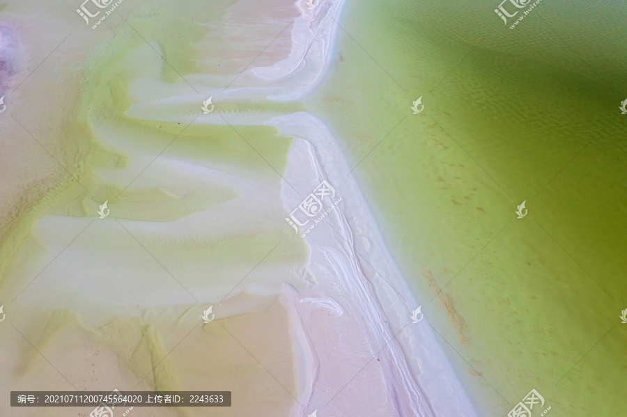 航拍中国最大盐湖青海海西察尔汗