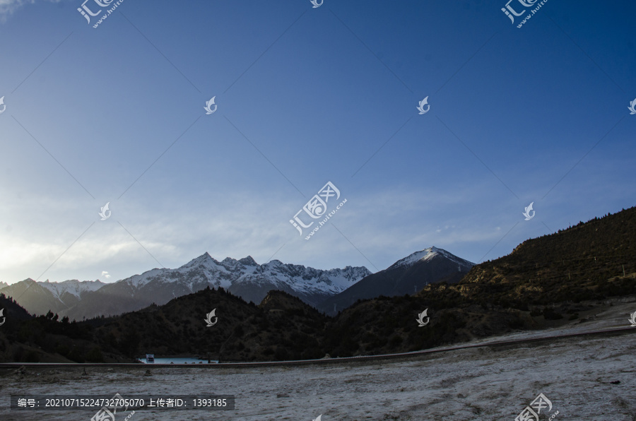 夕阳下的然乌湖风光美景