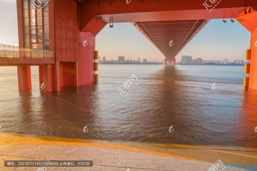 武汉鹦鹉洲长江大桥的局部结特写