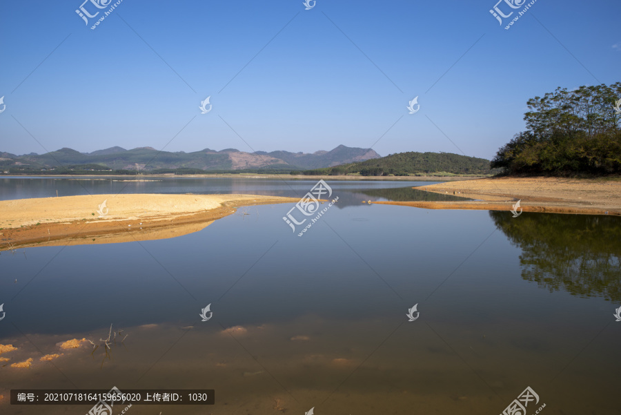 碧水蓝天