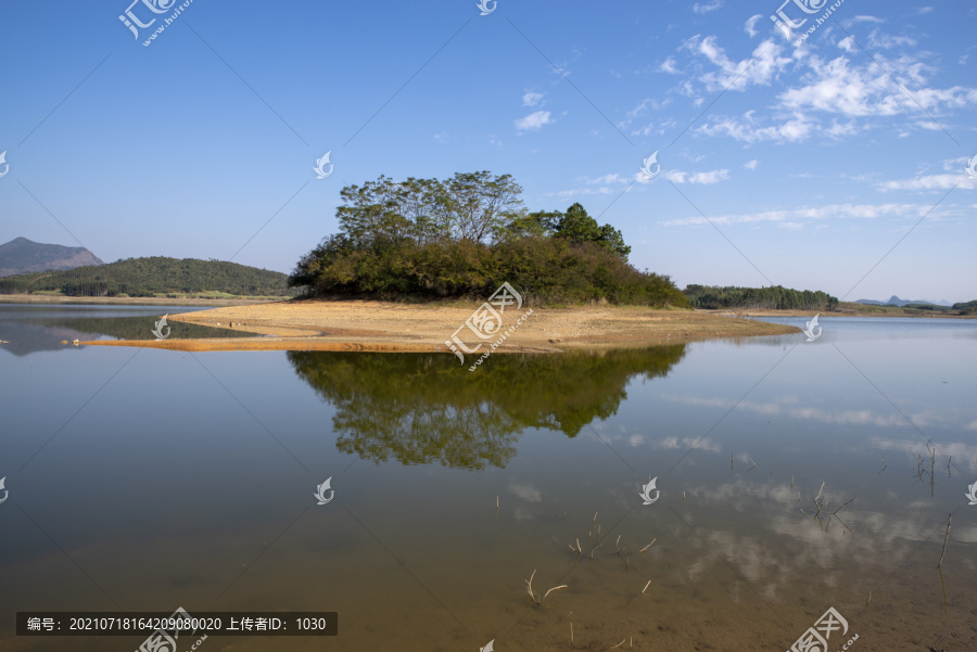 碧水蓝天