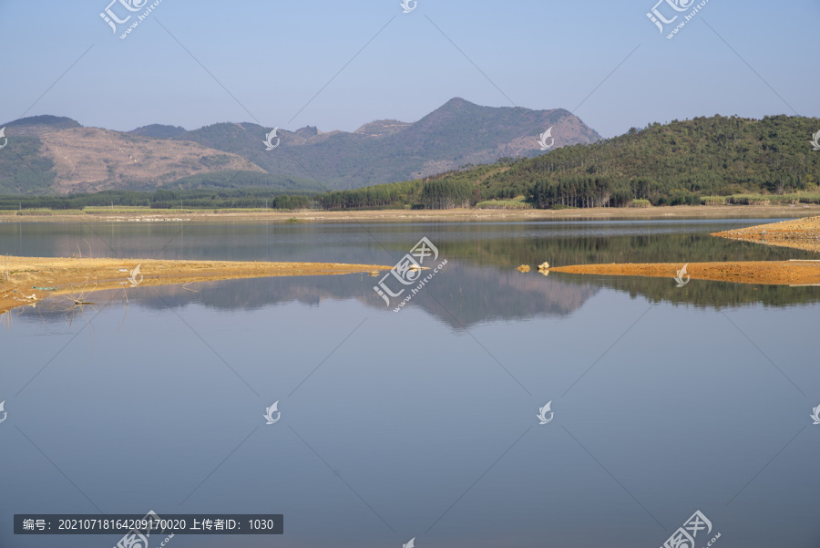 碧水蓝天