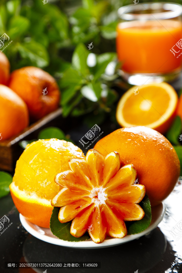 盘子里装着橙子