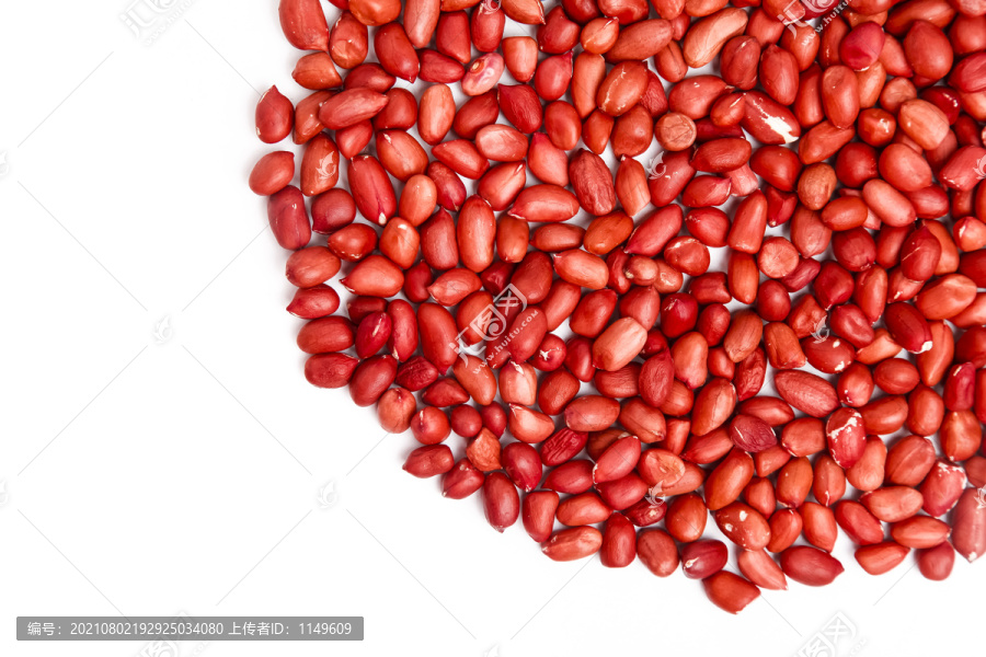 白底上的红皮花生米