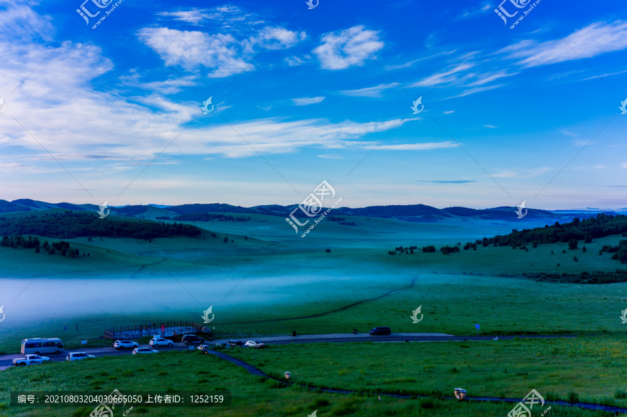 乌兰布统草原平流雾