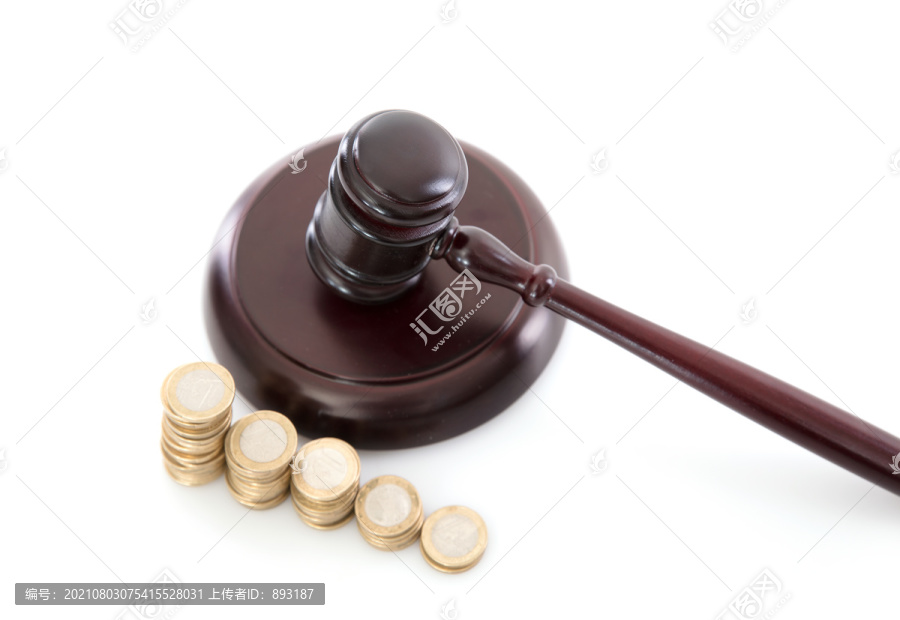 法院法锤和一排欧元硬币