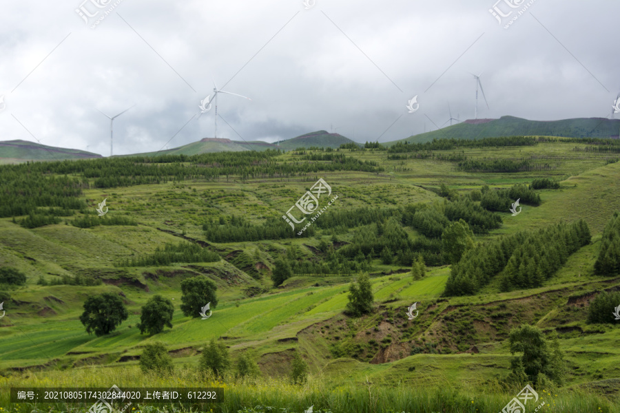 草原天路风景如画