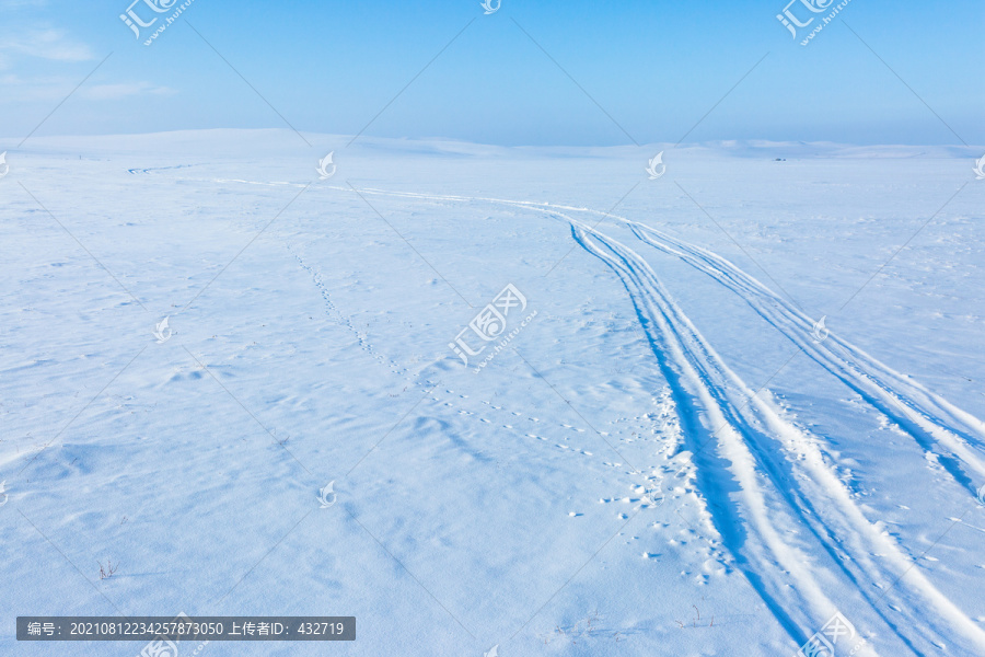 冬季草原雪原车辙无人空旷辽阔