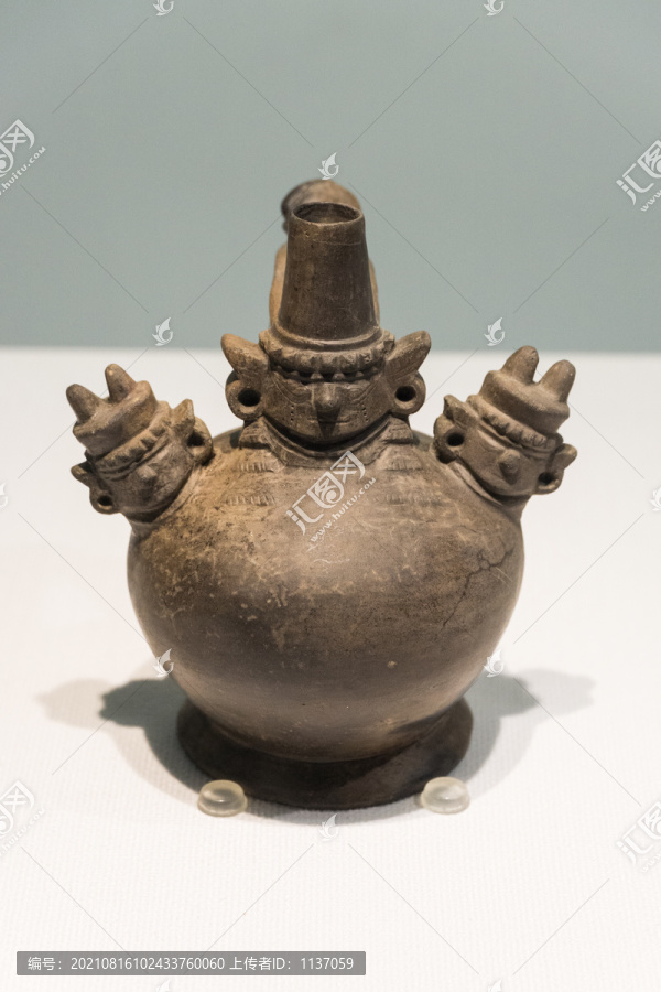 西坎文化三神首黑陶瓶