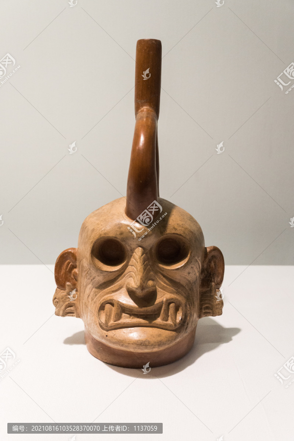莫切文化獠牙骷髅形陶瓶