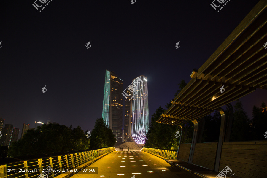 南京双子塔夜景