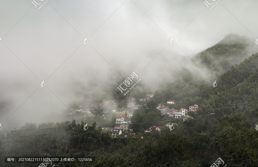 晨雾中的桐庐山村3