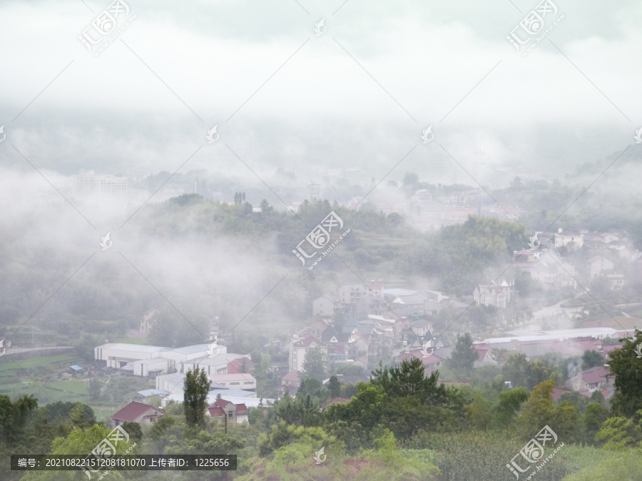 晨雾中的桐庐山村16