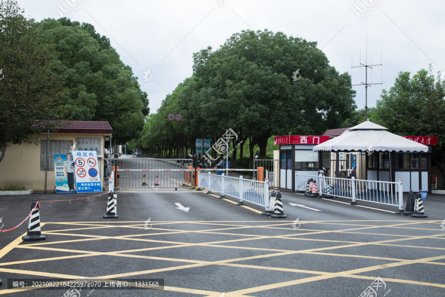 仙林大学城里的南京财经大学