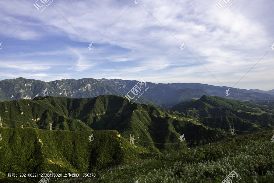 崇山峻岭