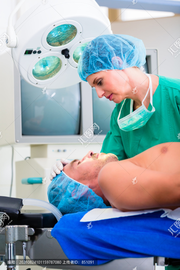 骨科医生在外科或医院为患者手术的医生