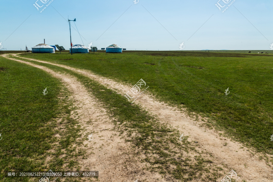 草原蒙古包道路