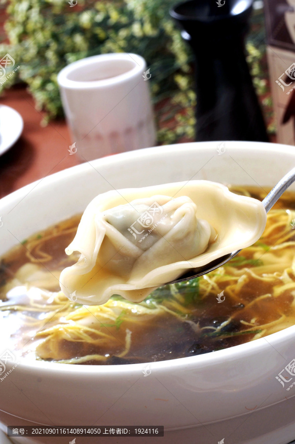 荠菜馄饨