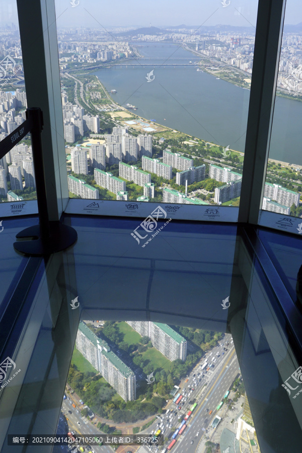 首尔乐天世界大厦俯拍城市