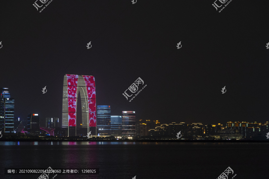 金鸡湖东方之门建筑夜景