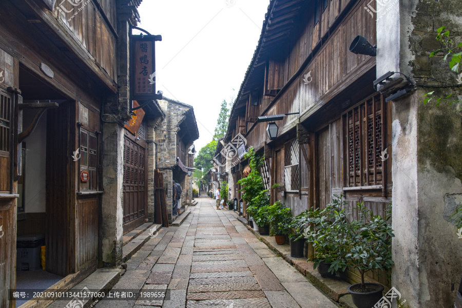 古镇老街街景