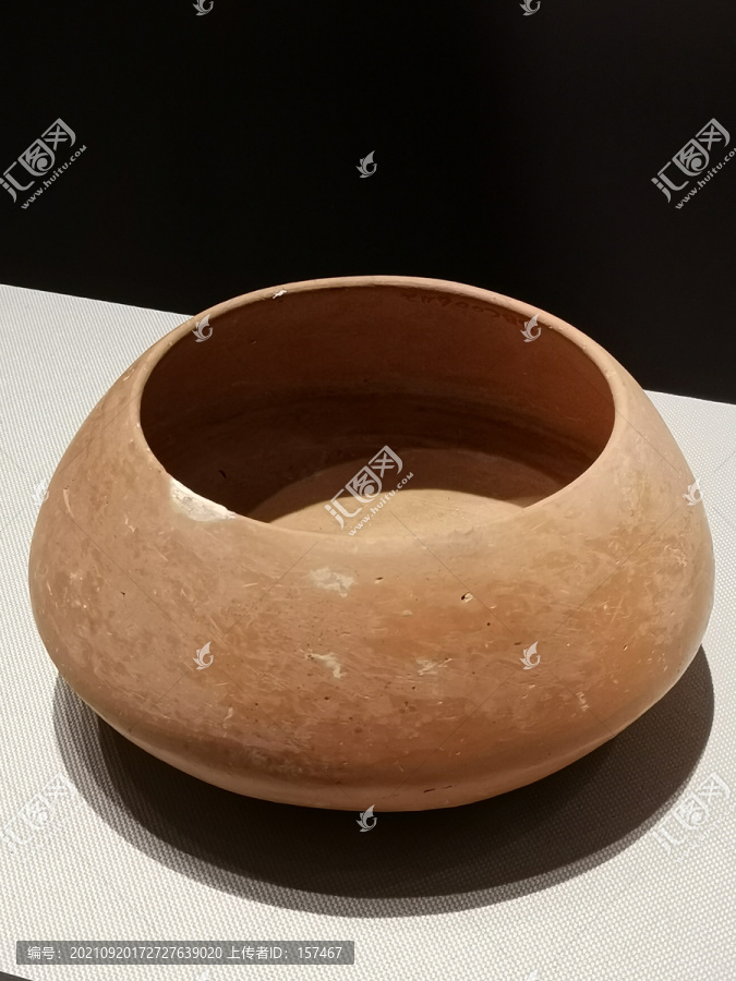 半坡遗址出土仰韶文化红陶罐
