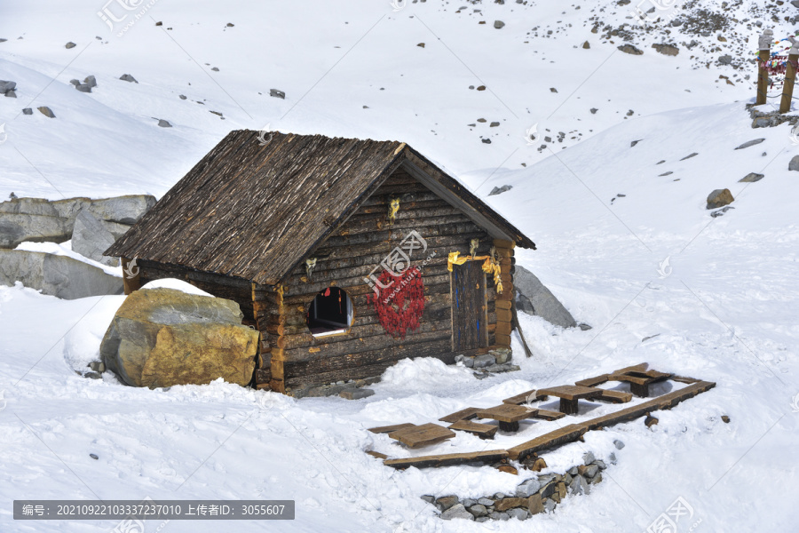 雪中小屋