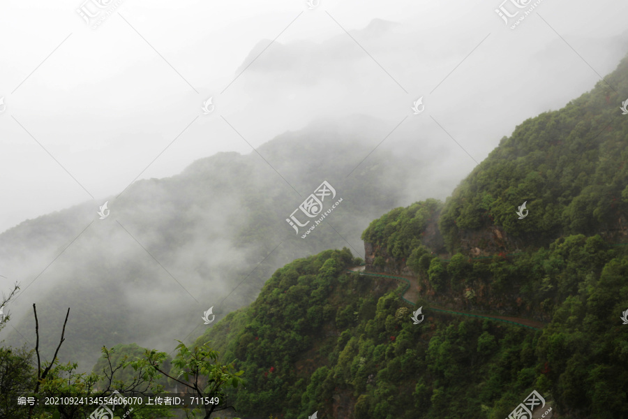 雨雾山道