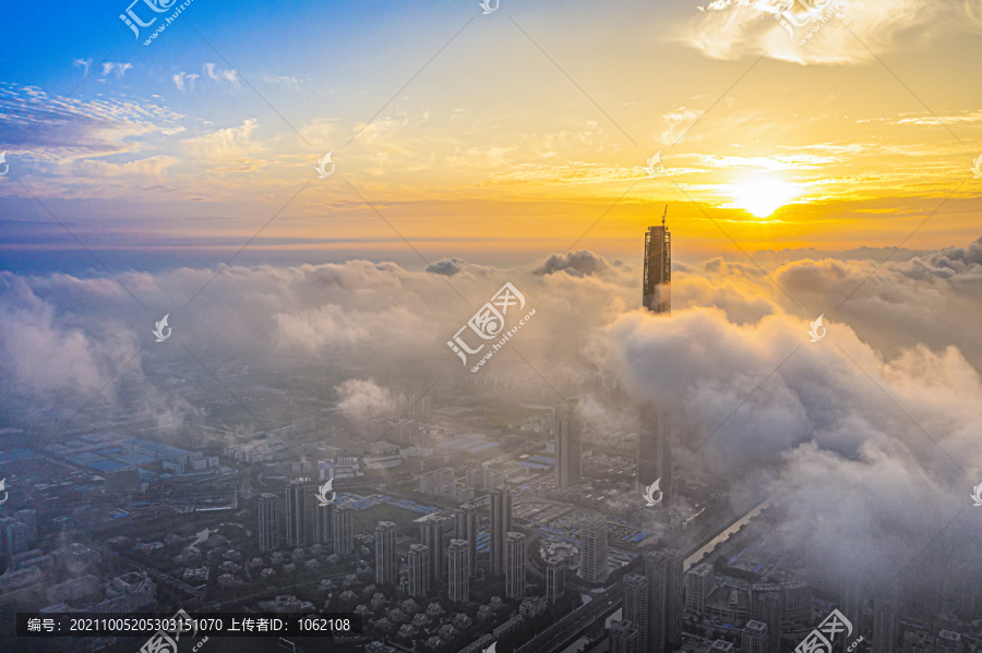 天津117大厦日出平流雾