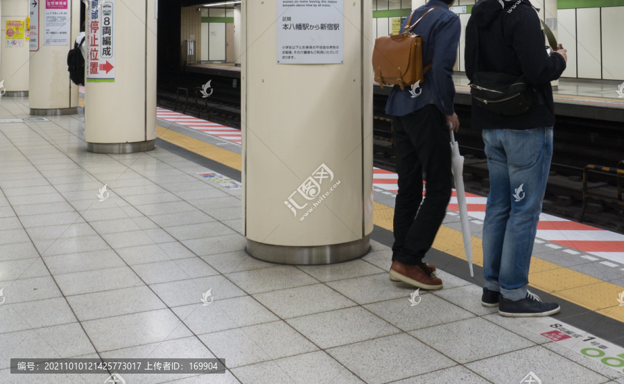 深夜得东京地铁站台