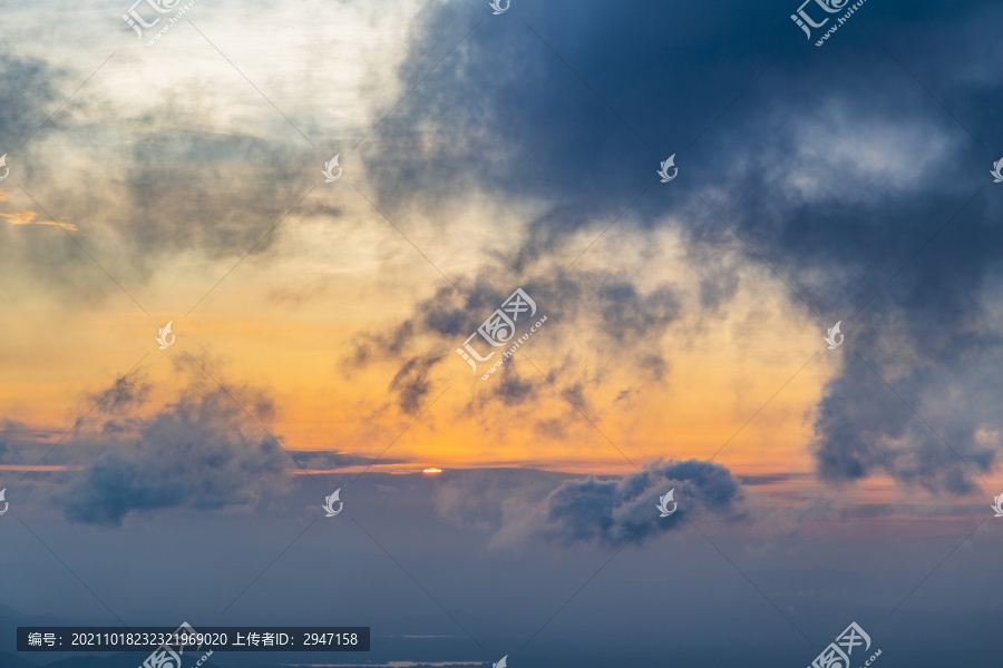 山东泰山山顶日出风光