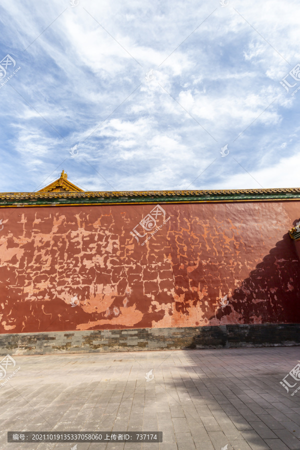 北京故宫斑驳的红墙