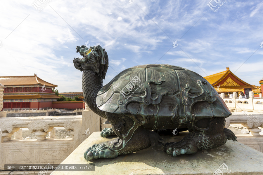 北京故宫太和殿前铜龟