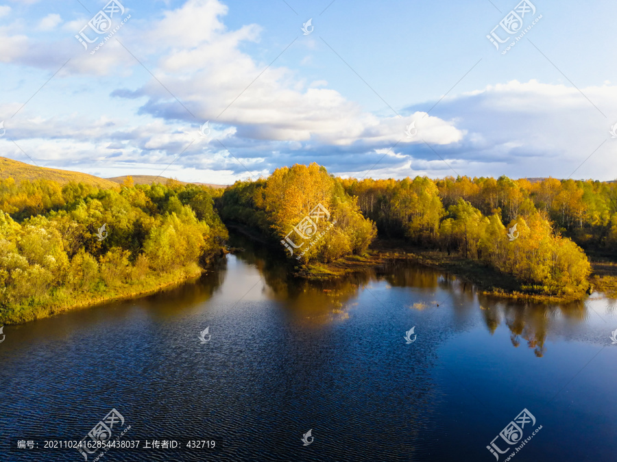 秋季河流森林俯拍