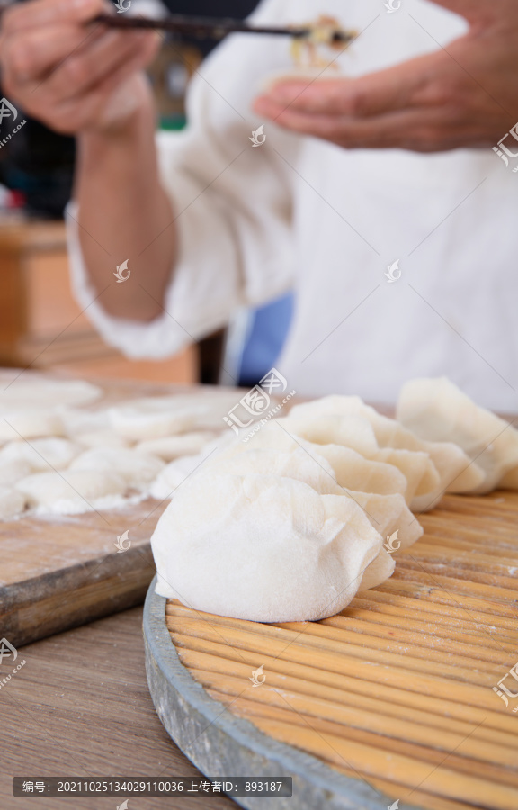 中国节日标志的食品饺子的制作