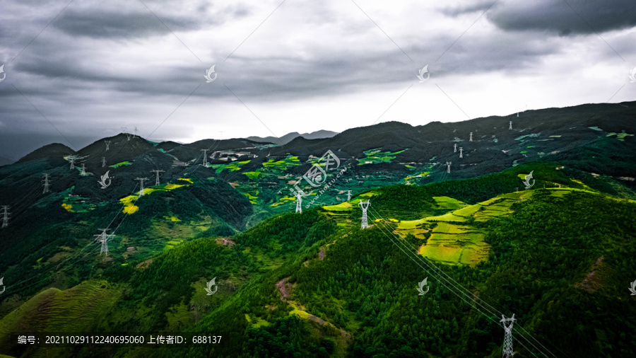 彩色大地四川凉山大风顶龙头山