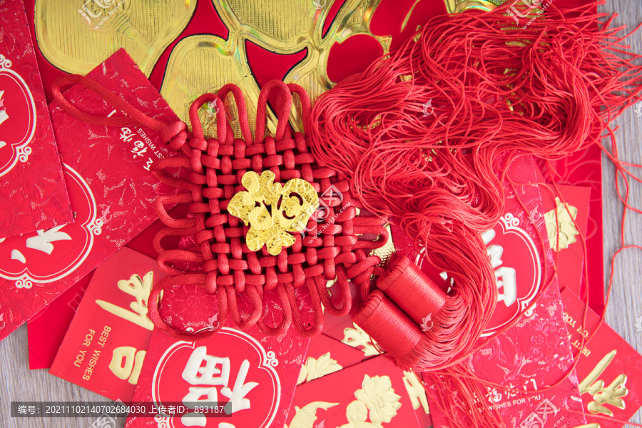 红包和春联及一个中国结挂饰