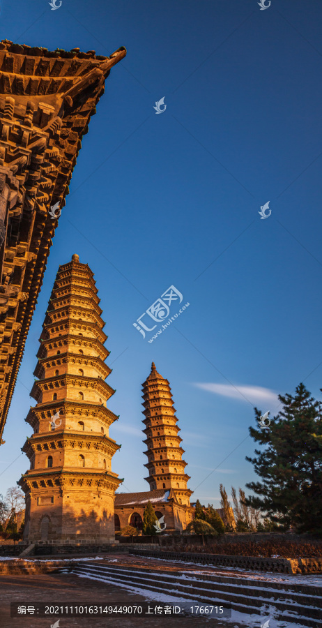 中国山西太原市永祚寺双塔风光