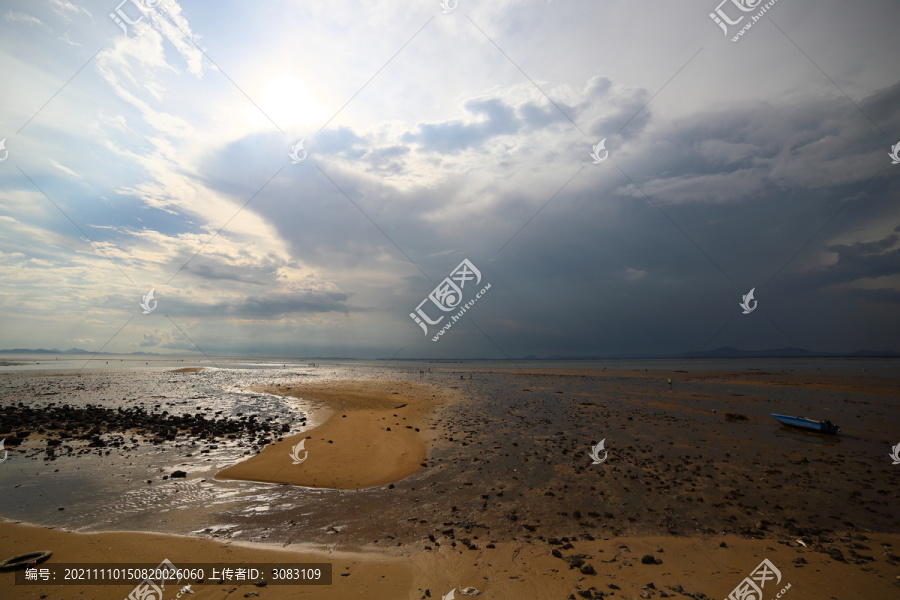 退潮海滩空旷滩涂