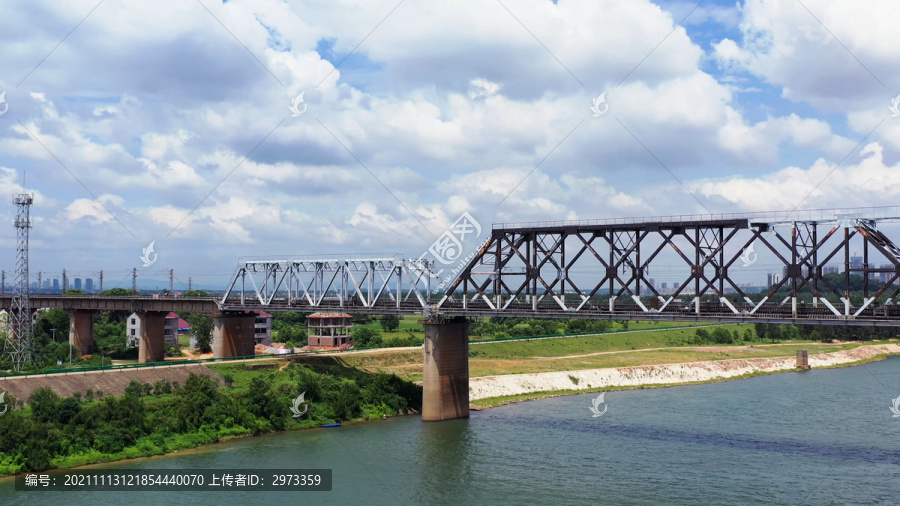 航拍江西吉安京九铁路大桥