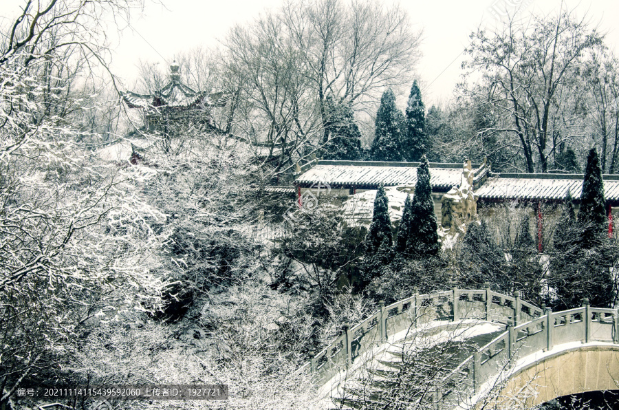 古建筑群雪景