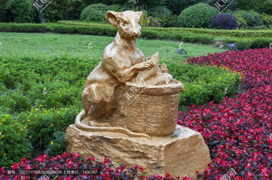 十二生肖子鼠雕像