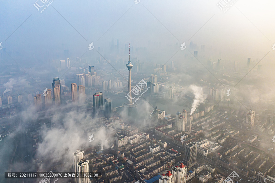 雾霾中的天津天塔美景航拍