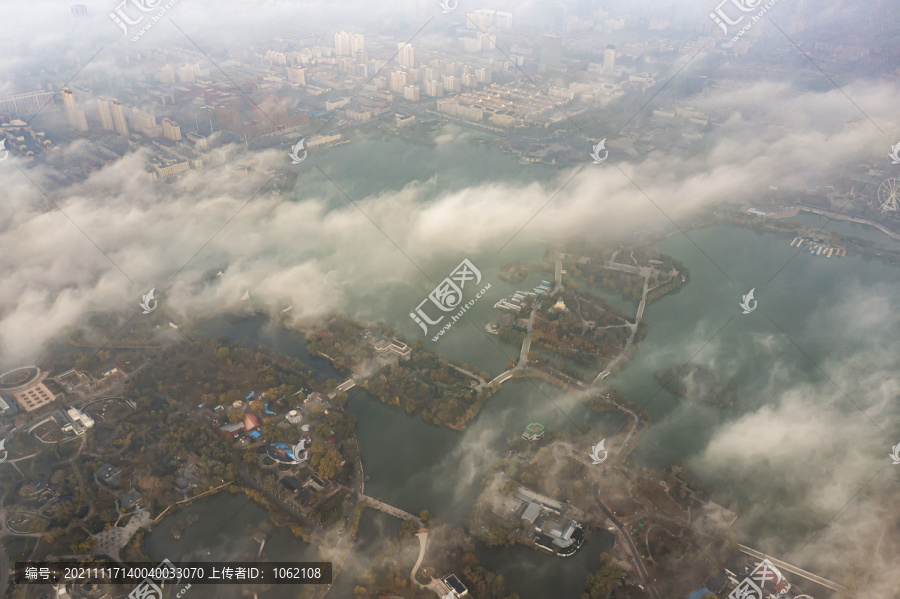 雾霾中的天津水上公园美景航拍