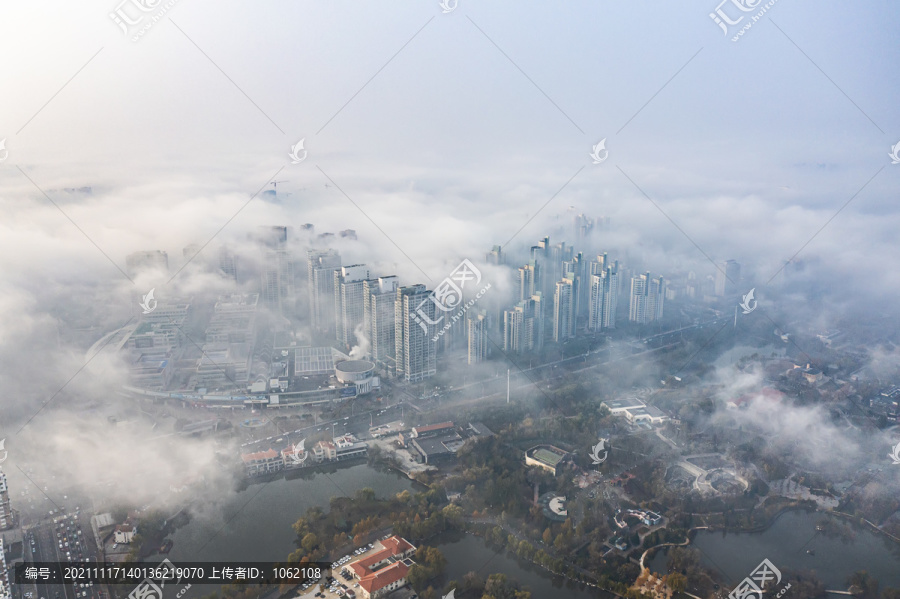 浓雾之中的天津时代奥城