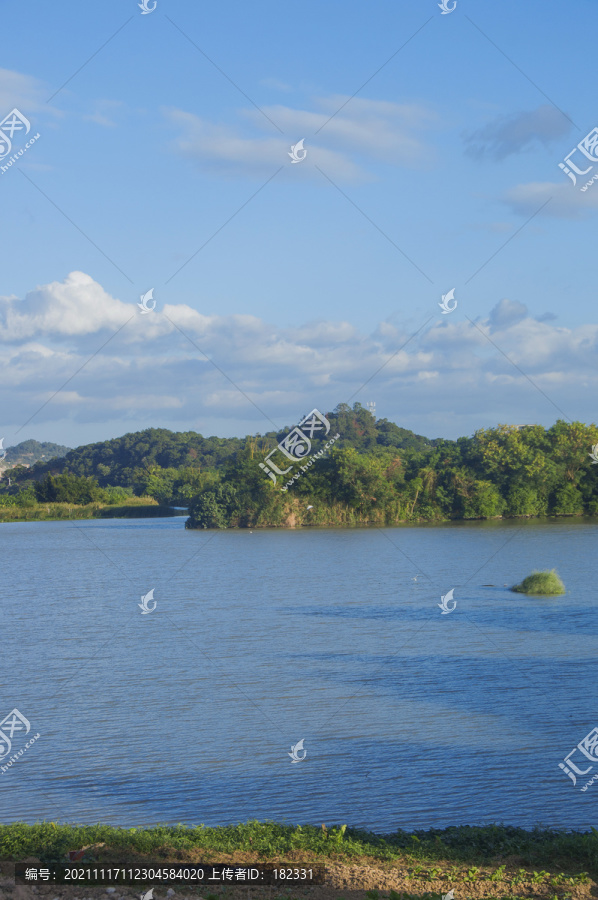 溪流远山自然景