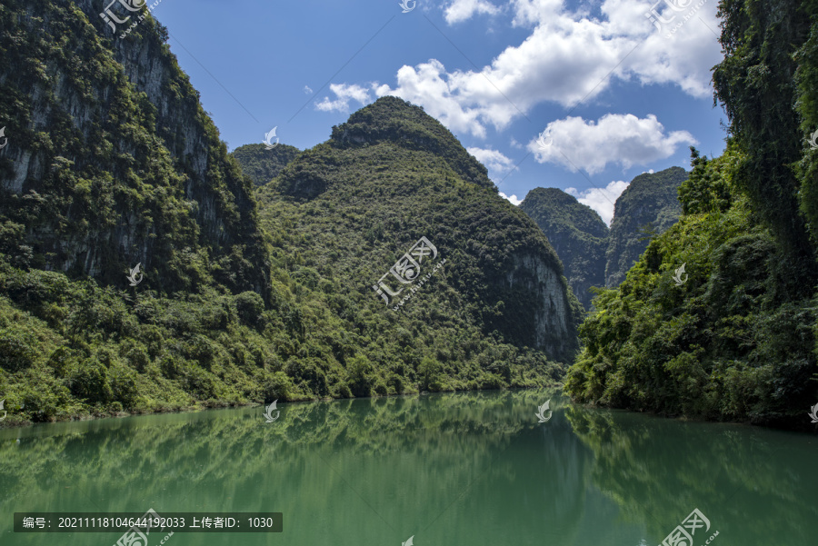 山青水秀晴朗天空大山湖绵