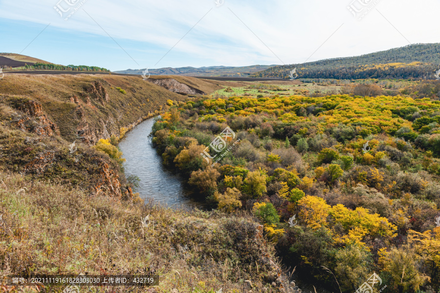 河流河谷森林秋季