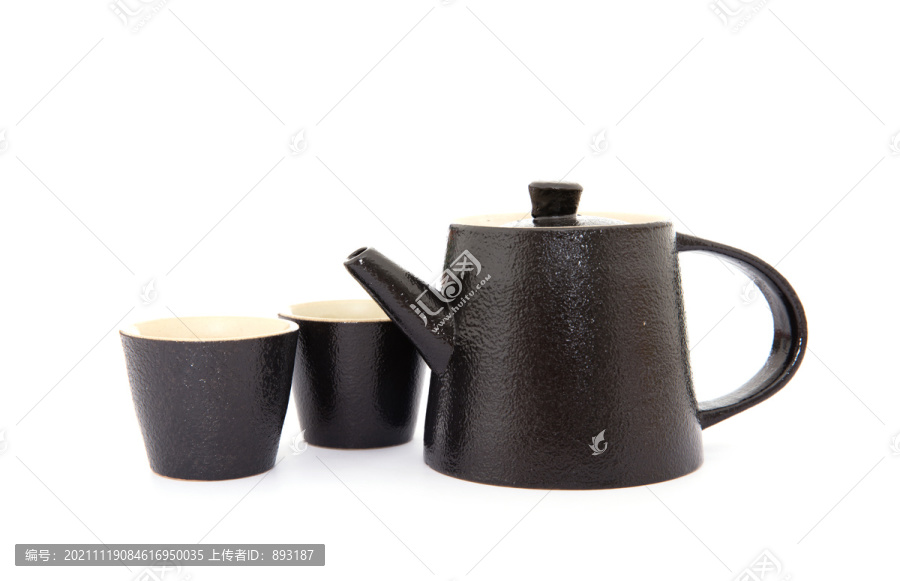 一个茶壶和两个茶杯